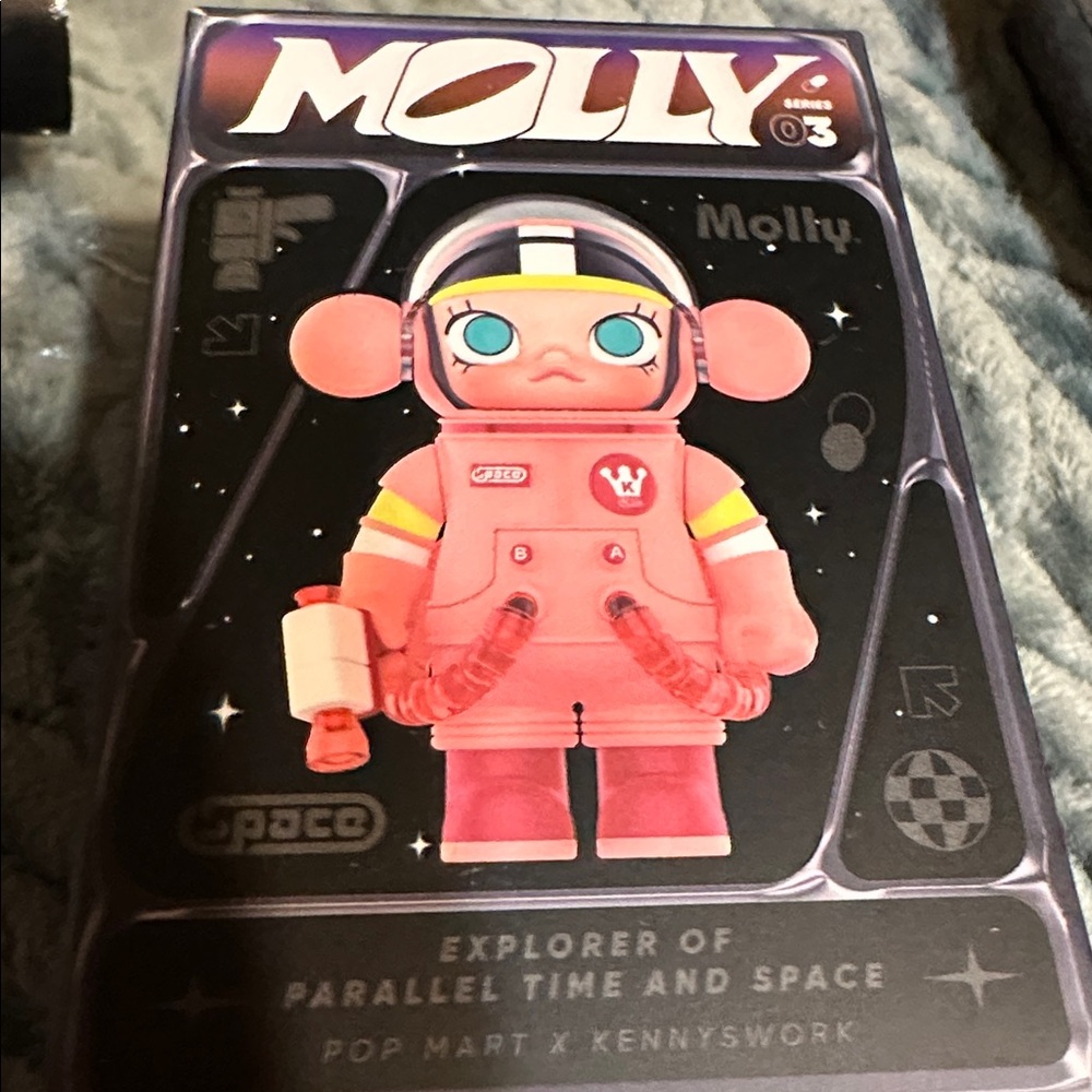 Mega space Molly 100 % series 3
Blind box - Picture 6 of 6